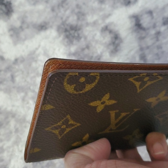 Authentic Louis Vuitton ID/Cardholder Preloved Monogram - Picture 7 of 15